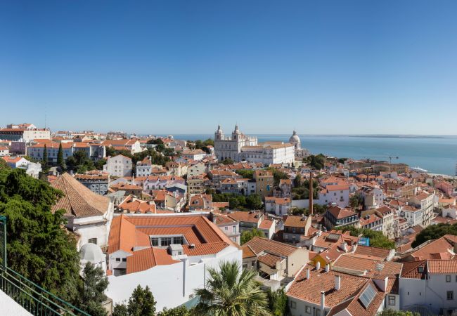 Penthouse avec vue du balcon haut de gamme sur Lisbonne et sur le Tage