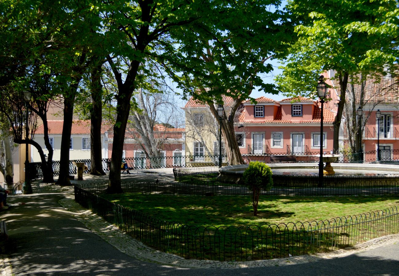 Parc vert dans le quartier historique et prestigieux de Graça 